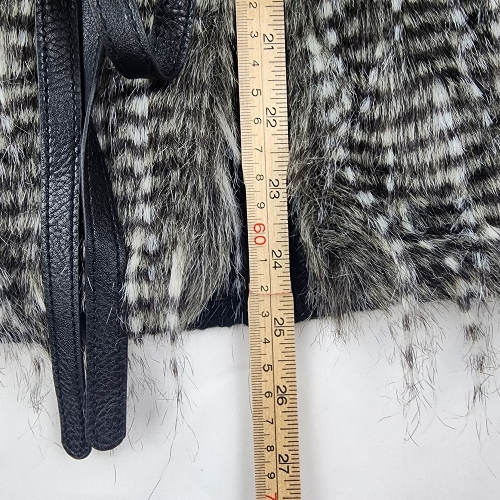 Mud Pie Chic Black White And Gray Faux Fur Vest with Belt Size Large - Picture 8 of 10